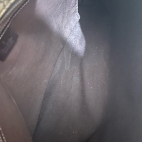 GUCCI GG SUPREME MONOGRAM TOTE - Picture 13 of 16